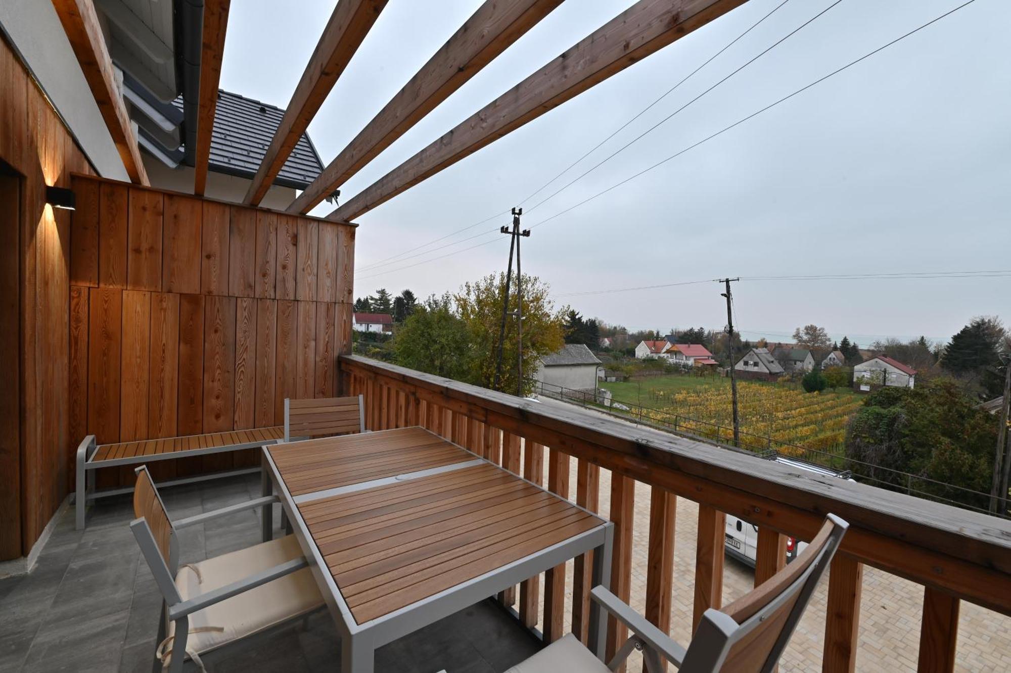 Domaine Edegger - Organic Winery Badacsony Aparthotel Badacsonytomaj Exterior photo